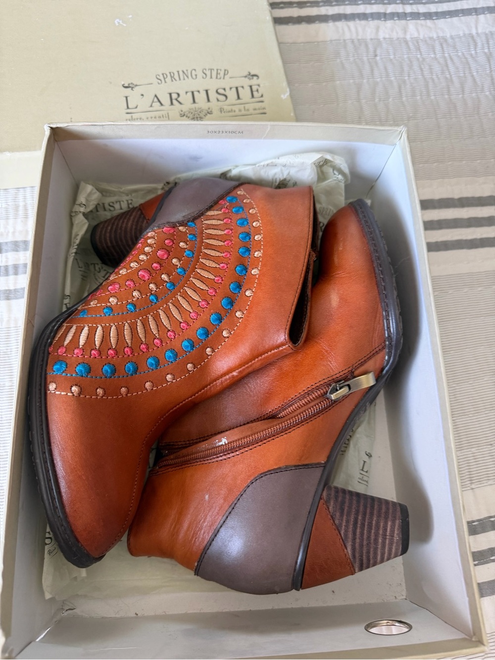 Spring Step L'Artiste Tan Leather Embellished Ankle Booties size 39. 8